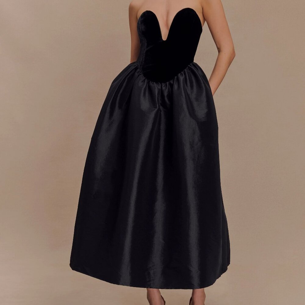 Flora Strapless Black Velvet Dress from Meshki